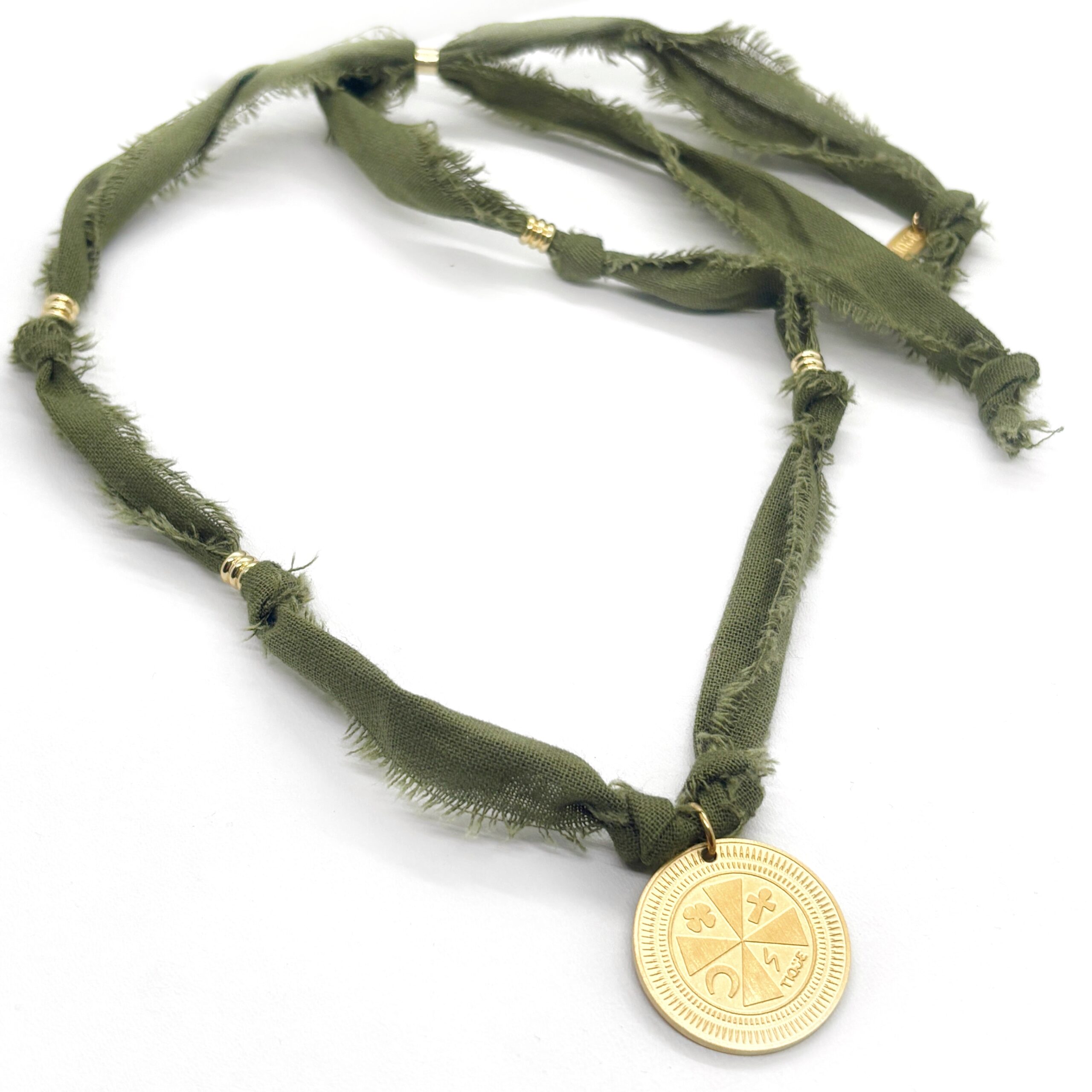 Medallón talismán tela caqui 2 MEDALLION Talismán Tela caqui - Imagen 1