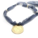 MEDALLION Talismán Tela gris